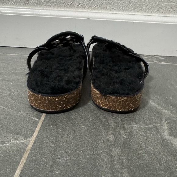 Tory‎ Burch Miller Cloud Shearling Medallion Thong Sandals Size 7 Black Casual - Picture 5 of 6